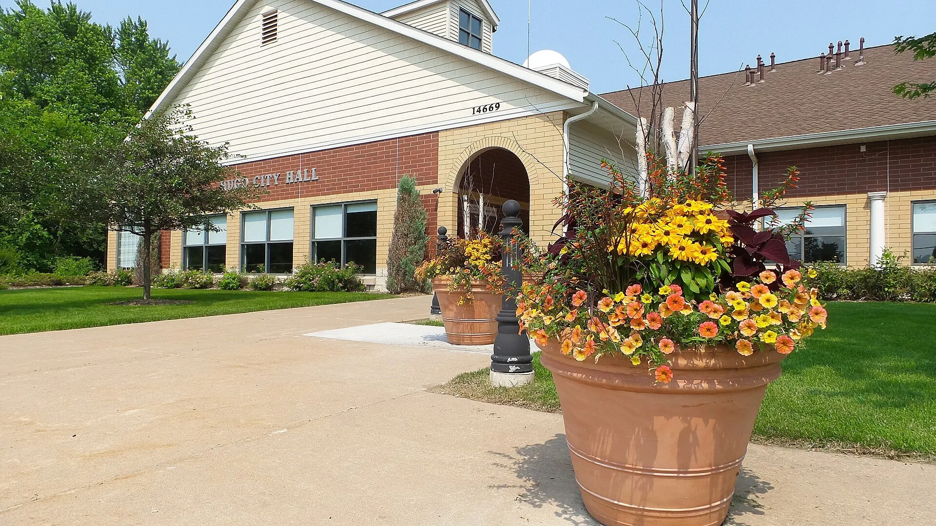 Hugo City Hall with flower planters out front in summer